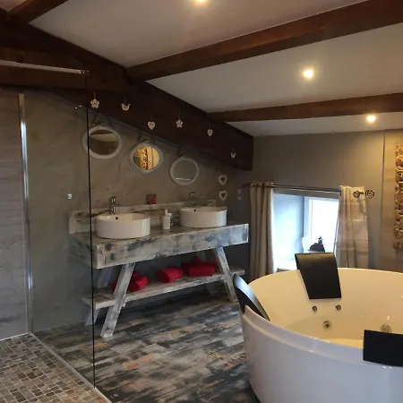 Bed & Breakfast Domaine Du Serre D'avene 4*